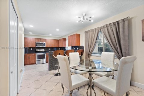 Townhouse in Miami, Florida 4 bedrooms, 214.33 sq.m. № 1830401 - photo 13