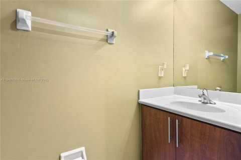 Townhouse in Miami, Florida 4 bedrooms, 214.33 sq.m. № 1830401 - photo 23