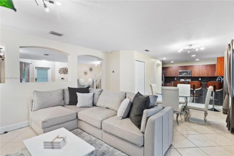 Townhouse in Miami, Florida 4 bedrooms, 214.33 sq.m. № 1830401 - photo 16