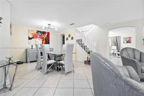 Townhouse in Miami, Florida 4 bedrooms, 214.33 sq.m. № 1830401 - photo 20