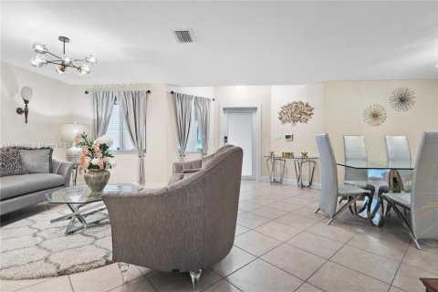 Townhouse in Miami, Florida 4 bedrooms, 214.33 sq.m. № 1830401 - photo 4