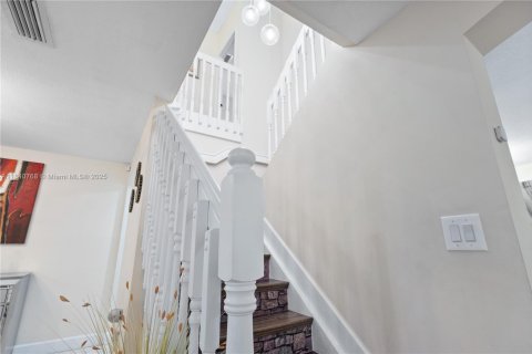 Townhouse in Miami, Florida 4 bedrooms, 214.33 sq.m. № 1830401 - photo 25