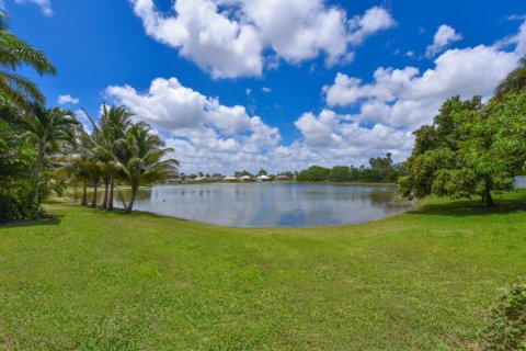 House in Boca Raton, Florida 6 bedrooms, 425.86 sq.m. № 1146231 - photo 1