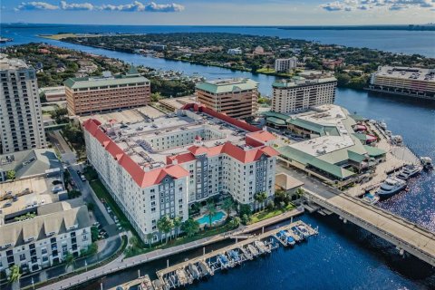 Condo in Tampa, Florida, 2 bedrooms  № 1589969 - photo 1