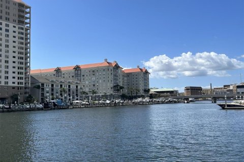 Condo in Tampa, Florida, 2 bedrooms  № 1589969 - photo 4