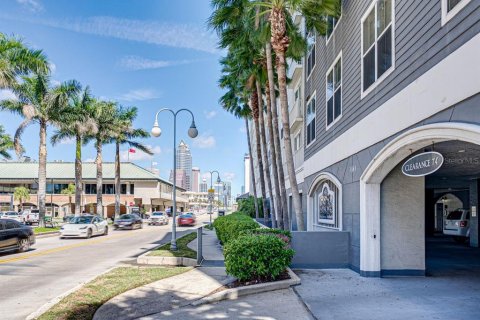 Condo in Tampa, Florida, 2 bedrooms  № 1589969 - photo 7