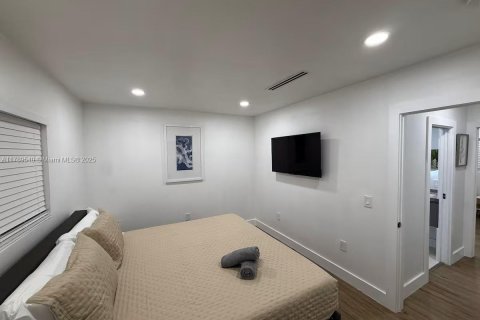 Casa en alquiler en Miami, Florida, 4 dormitorios, 185.9 m2 № 1697006 - foto 3