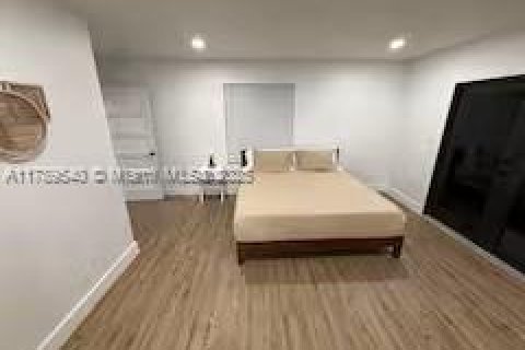 Casa en alquiler en Miami, Florida, 4 dormitorios, 185.9 m2 № 1697006 - foto 12