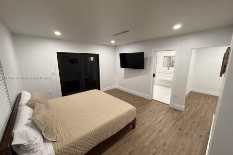 Casa en alquiler en Miami, Florida, 4 dormitorios, 185.9 m2 № 1697006 - foto 10