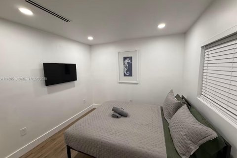 Casa en alquiler en Miami, Florida, 4 dormitorios, 185.9 m2 № 1697006 - foto 8