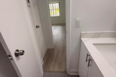 Condo in Miami, Florida, 1 bedroom  № 2178284 - photo 6
