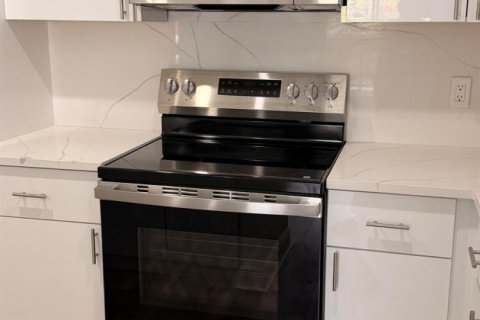 Condo in Miami, Florida, 1 bedroom  № 2178284 - photo 2
