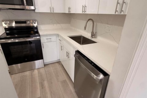 Condo in Miami, Florida, 1 bedroom  № 2178284 - photo 8