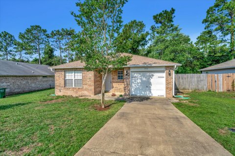 House in Crestview, Florida 3 bedrooms, 106 sq.m. № 589865 - photo 1