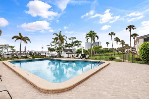 Condominio en venta en North Palm Beach, Florida, 2 dormitorios, 165.46 m2 № 2184449 - foto 17