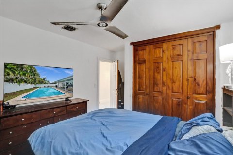 House in Cutler Bay, Florida 4 bedrooms, 177.07 sq.m. № 1684173 - photo 24