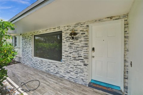 House in Cutler Bay, Florida 4 bedrooms, 177.07 sq.m. № 1684173 - photo 12