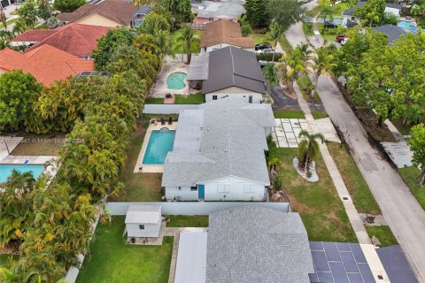 House in Cutler Bay, Florida 4 bedrooms, 177.07 sq.m. № 1684173 - photo 9