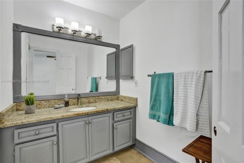 House in Cutler Bay, Florida 4 bedrooms, 177.07 sq.m. № 1684173 - photo 16