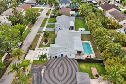 House in Cutler Bay, Florida 4 bedrooms, 177.07 sq.m. № 1684173 - photo 5