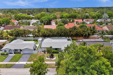 House in Cutler Bay, Florida 4 bedrooms, 177.07 sq.m. № 1684173 - photo 10