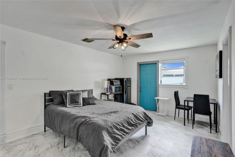 House in Cutler Bay, Florida 4 bedrooms, 177.07 sq.m. № 1684173 - photo 14