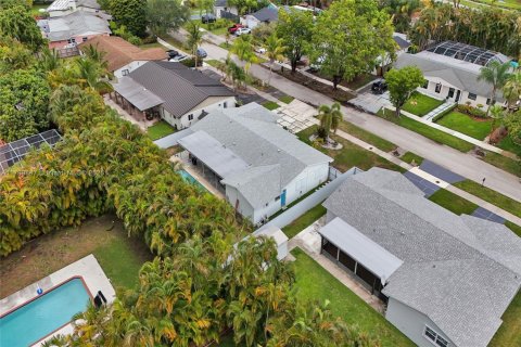 House in Cutler Bay, Florida 4 bedrooms, 177.07 sq.m. № 1684173 - photo 8