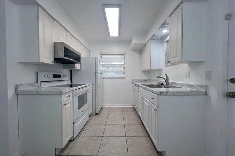 Снять в аренду квартиру в Орландо, Флорида 5 комнат, 85.93м2, № 2114918 - фото 4