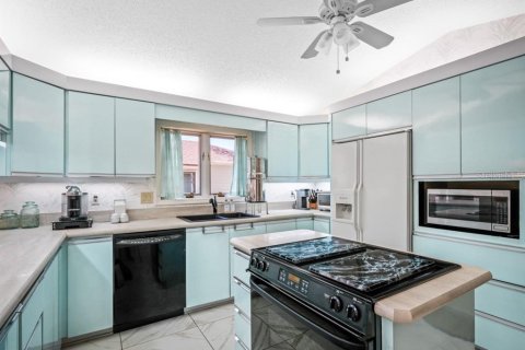 House in New Smyrna Beach, Florida 2 bedrooms, 238.67 sq.m. № 1654841 - photo 5
