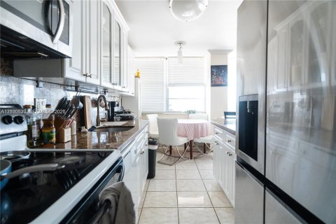 Condominio en venta en Sunny Isles Beach, Florida, 2 dormitorios, 118.45 m2 № 2413064 - foto 7