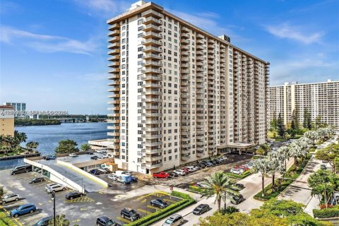Condominio en Sunny Isles Beach, Florida, 2 dormitorios  № 2413064
