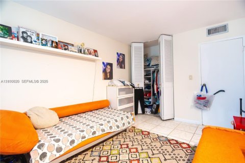 Condominio en venta en Sunny Isles Beach, Florida, 2 dormitorios, 118.45 m2 № 2413064 - foto 11