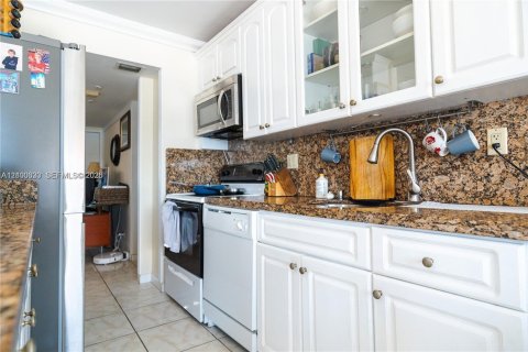 Condominio en venta en Sunny Isles Beach, Florida, 2 dormitorios, 118.45 m2 № 2413064 - foto 6
