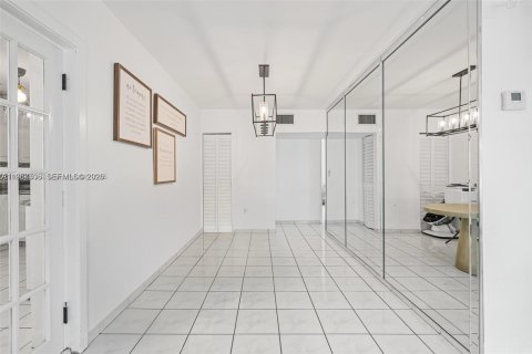 Купить виллу или дом в Майами, Флорида 4 спальни, 160.72м2, № 2011700 - фото 13