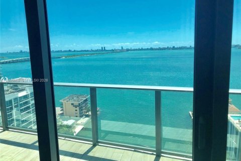 Condominio en Miami, Florida, 2 dormitorios  № 2000706