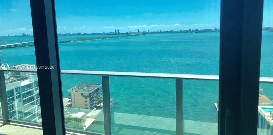 Condominio en Miami, Florida, 2 dormitorios  № 2000706