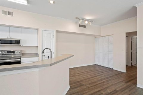 Condo in Tampa, Florida, 1 bedroom  № 1757067 - photo 12