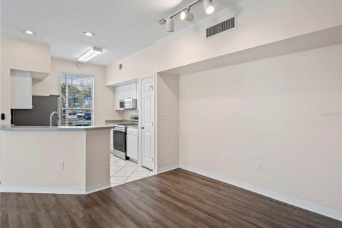 Condo in Tampa, Florida, 1 bedroom  № 1757067 - photo 13