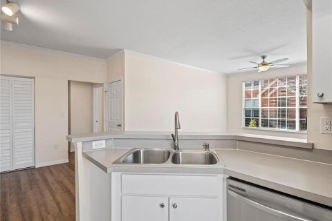 Condo in Tampa, Florida, 1 bedroom  № 1757067 - photo 10