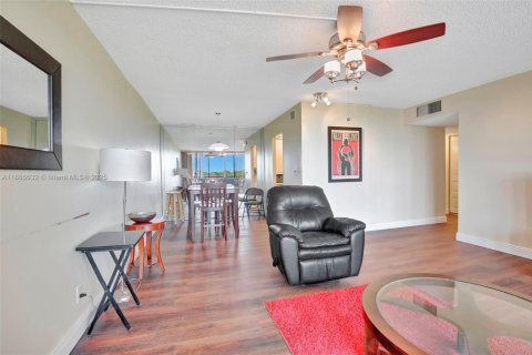 Condominio en venta en Lauderhill, Florida, 2 dormitorios, 98.48 m2 № 1983371 - foto 23