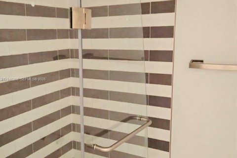 Condo in Sunny Isles Beach, Florida  № 2002661 - photo 12