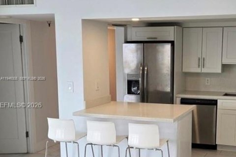 Condo in Sunny Isles Beach, Florida  № 2002661 - photo 6