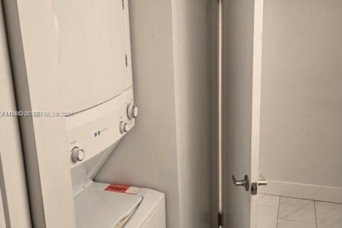 Condo in Sunny Isles Beach, Florida  № 2002661 - photo 10