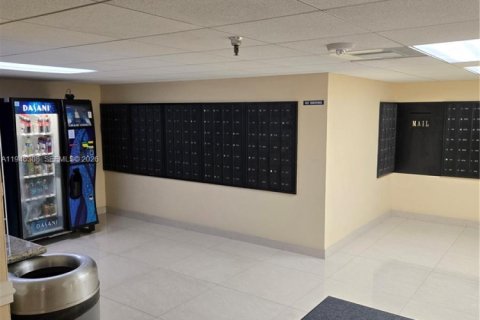 Condo in Sunny Isles Beach, Florida  № 2002661 - photo 25