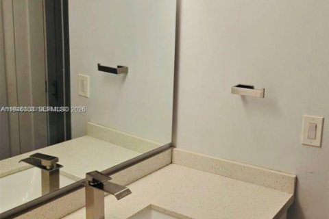 Condo in Sunny Isles Beach, Florida  № 2002661 - photo 11