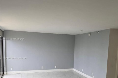 Condo in Sunny Isles Beach, Florida  № 2002661 - photo 4