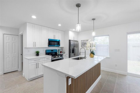 House in Tampa, Florida 3 bedrooms, 139.35 sq.m. № 2225357 - photo 19
