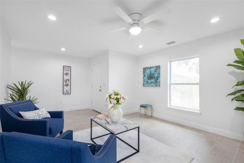 House in Tampa, Florida 3 bedrooms, 139.35 sq.m. № 2225357 - photo 15