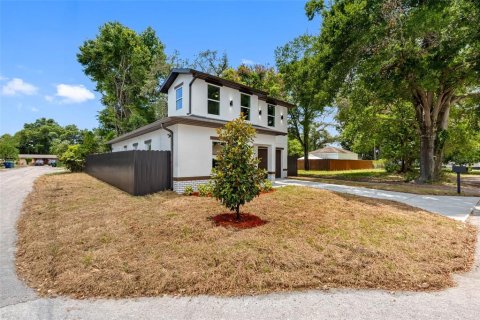 House in Tampa, Florida 3 bedrooms, 139.35 sq.m. № 2225357 - photo 2