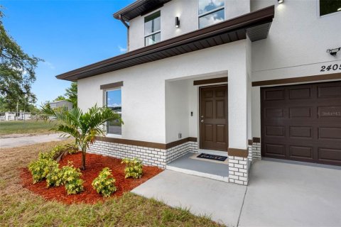House in Tampa, Florida 3 bedrooms, 139.35 sq.m. № 2225357 - photo 7